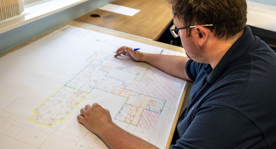 Compare VRF and split air conditioning for commercial buildings, including zoning, controls, resilience, maintenance and whole-life costs.
